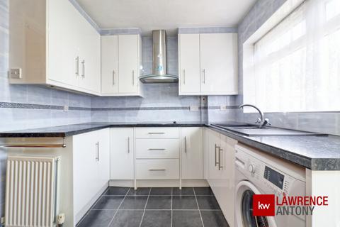 2 bedroom detached bungalow for sale, Drakes Way, Rayleigh, SS6