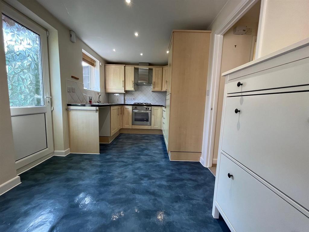Kitchen 2.jpg