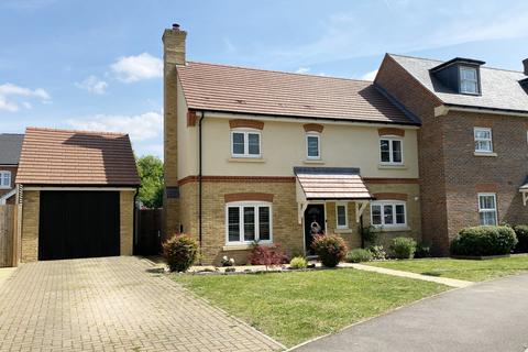 23 Great Barn Crescent, West End, Woking, GU24 9FX