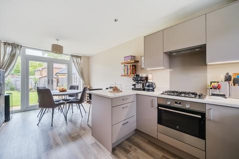 23 Great Barn Crescent, West End, Woking, GU24 9FX