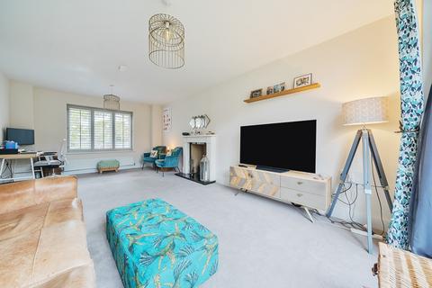 23 Great Barn Crescent, West End, Woking, GU24 9FX