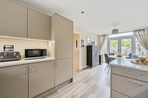 23 Great Barn Crescent, West End, Woking, GU24 9FX