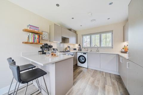 23 Great Barn Crescent, West End, Woking, GU24 9FX