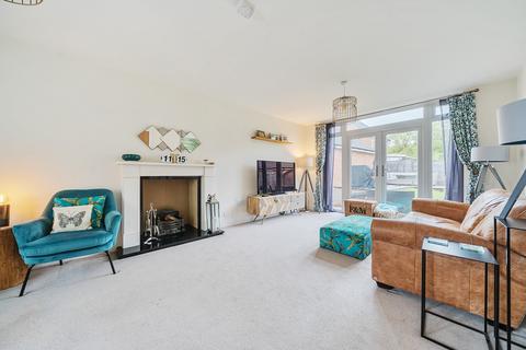23 Great Barn Crescent, West End, Woking, GU24 9FX