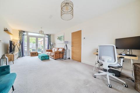 23 Great Barn Crescent, West End, Woking, GU24 9FX