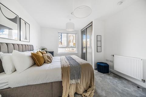 2 bedroom apartment to rent, 2 Woodlands Avenue, Acton W3