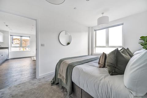 2 bedroom apartment to rent, 2 Woodlands Avenue, Acton W3
