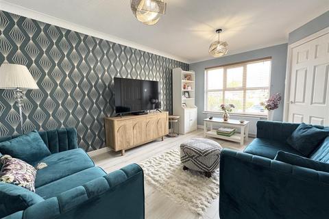 3 bedroom detached house for sale, Kenyon Bank, Denby Dale, HD8 8TF