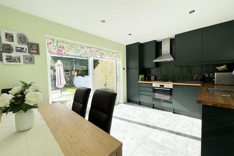 3 bedroom detached house for sale, Kenyon Bank, Denby Dale, HD8 8TF