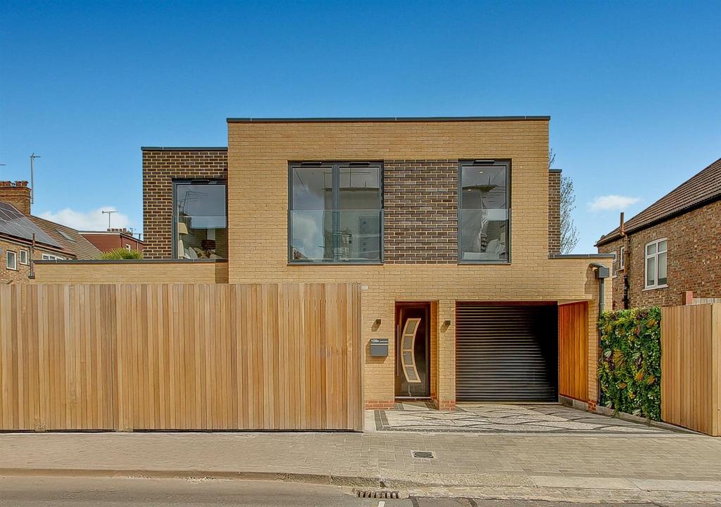 Detached house exterior, garage