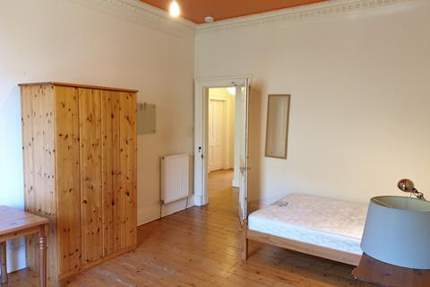 4 bedroom flat to rent, Brougham Street EH3