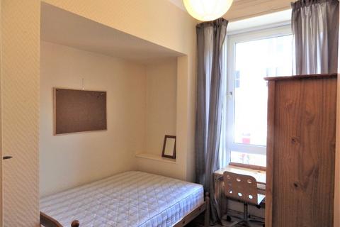 4 bedroom flat to rent, Brougham Street EH3
