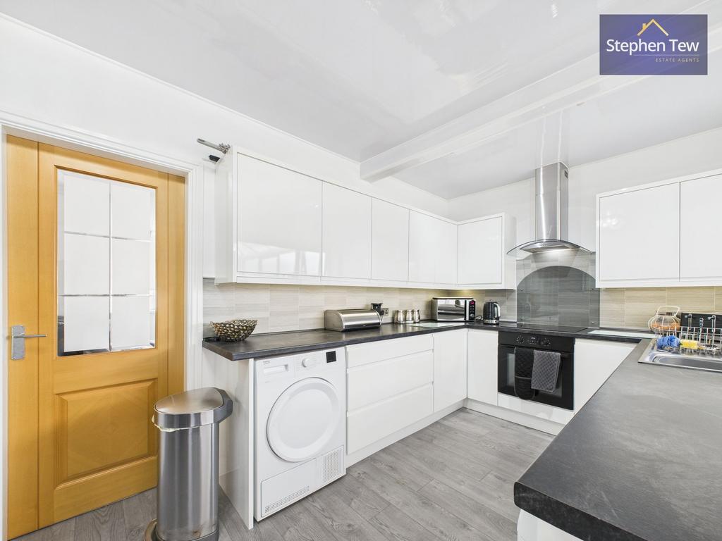 Kitchen/ Dining Room