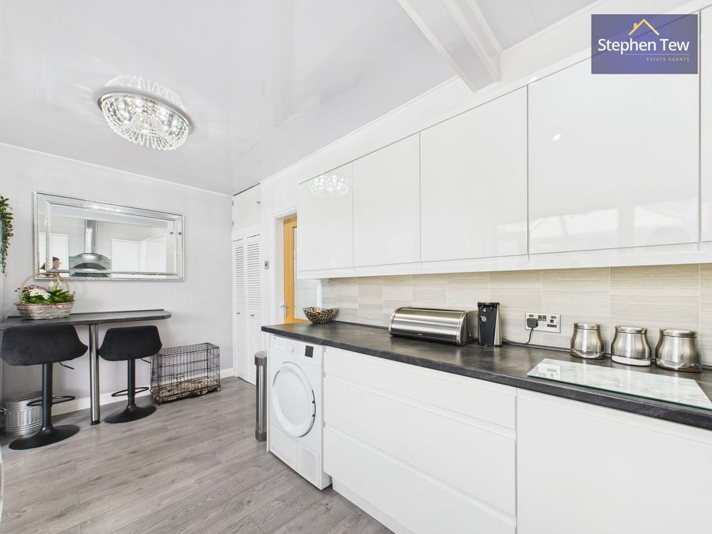 Kitchen/ Dining Room
