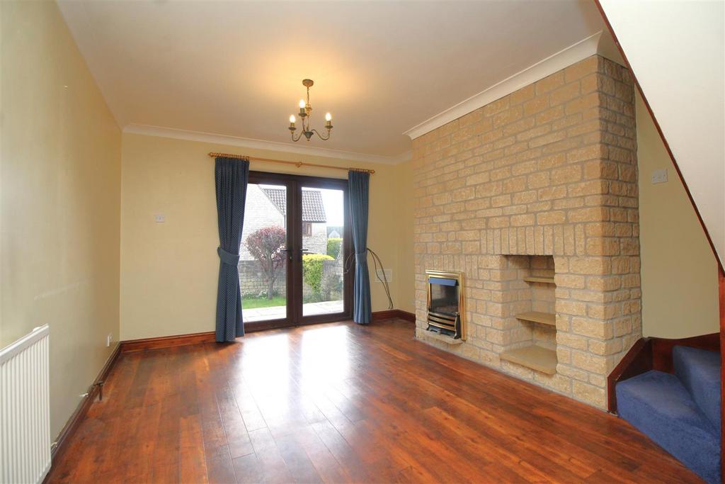 Living room 1.JPG