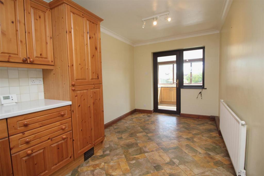 Kitchen diner 2.JPG