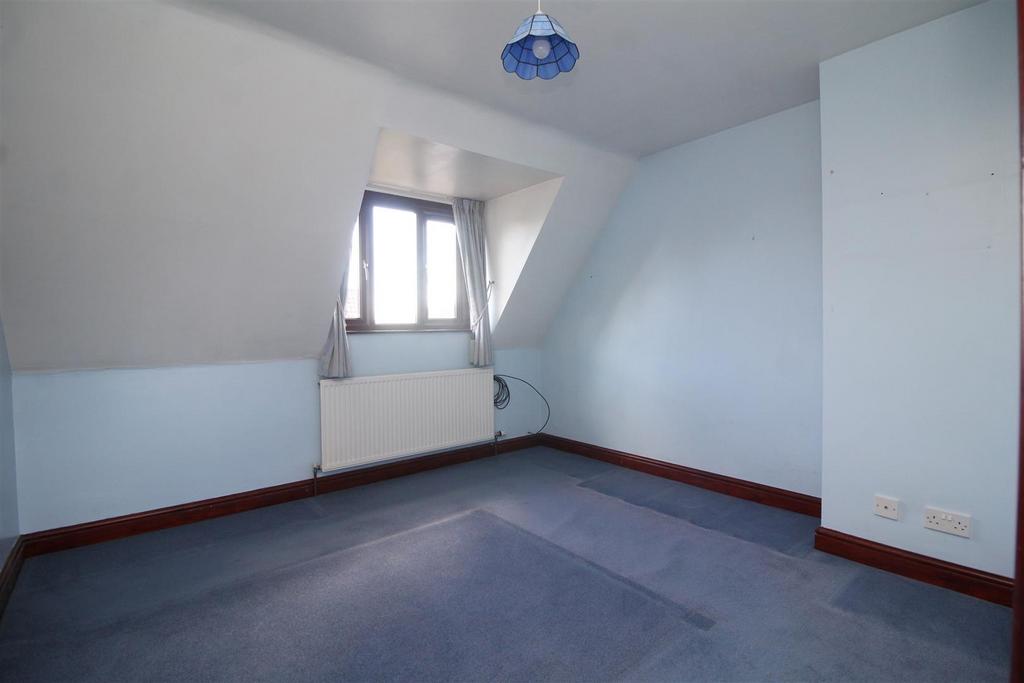 Bedroom 1 .JPG