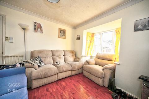 15 Lennox Green, Luton, LU2 8UT