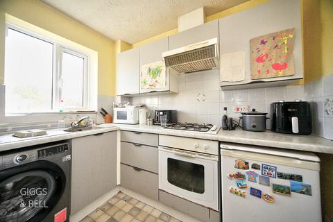 15 Lennox Green, Luton, LU2 8UT