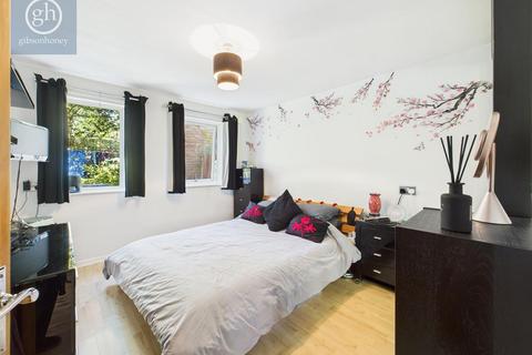 4 Lakeside Close, Ruislip, HA4 7UE