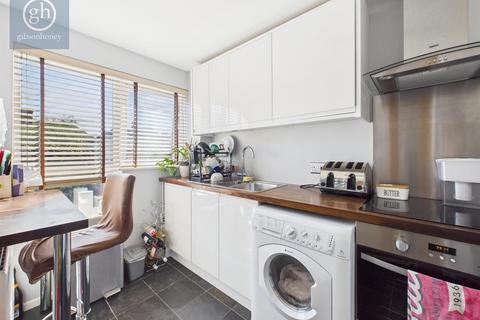 4 Lakeside Close, Ruislip, HA4 7UE