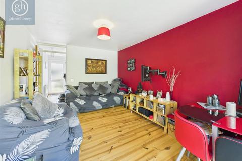 4 Lakeside Close, Ruislip, HA4 7UE