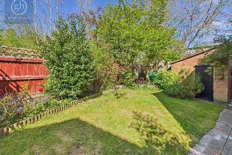 4 Lakeside Close, Ruislip, HA4 7UE