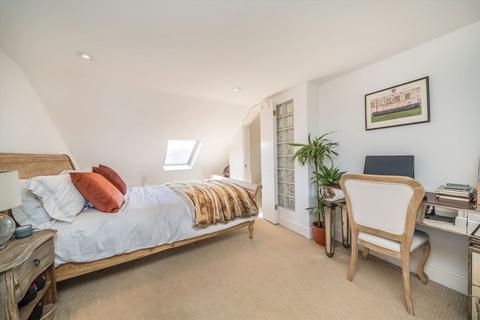 39 Caxton Road, London, SW19 8SJ