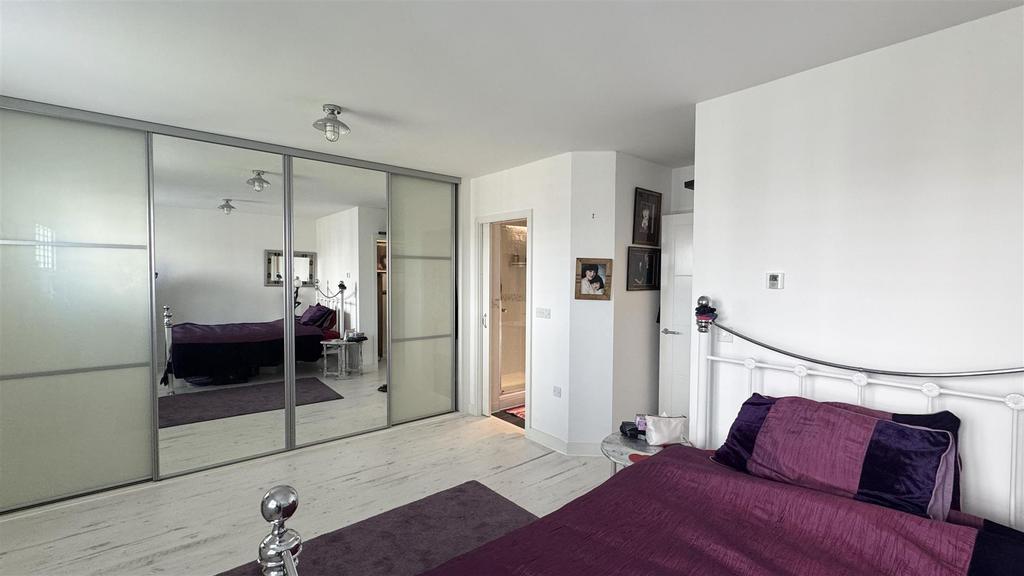 Bedroom 1 3.jpg