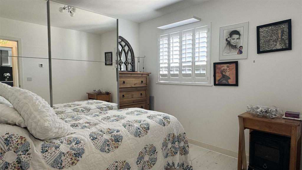 Bedroom 2 (9).jpg