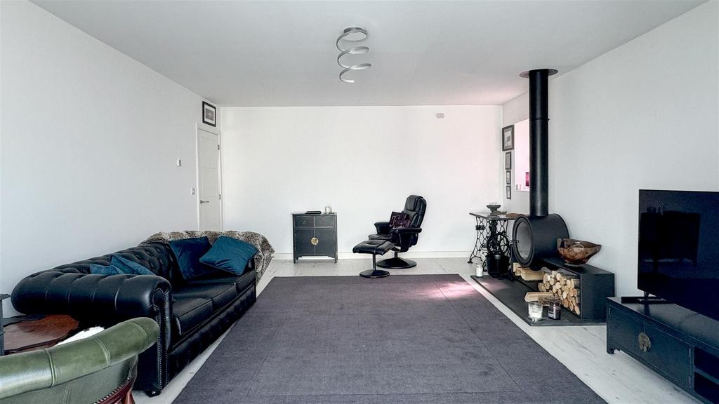 Lounge 4 (1).jpg