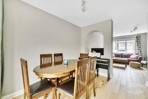 12 Manston Road, Guildford, GU4 7YE