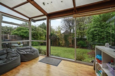 12 Manston Road, Guildford, GU4 7YE