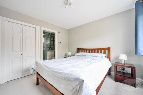 12 Manston Road, Guildford, GU4 7YE