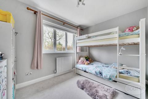 12 Manston Road, Guildford, GU4 7YE