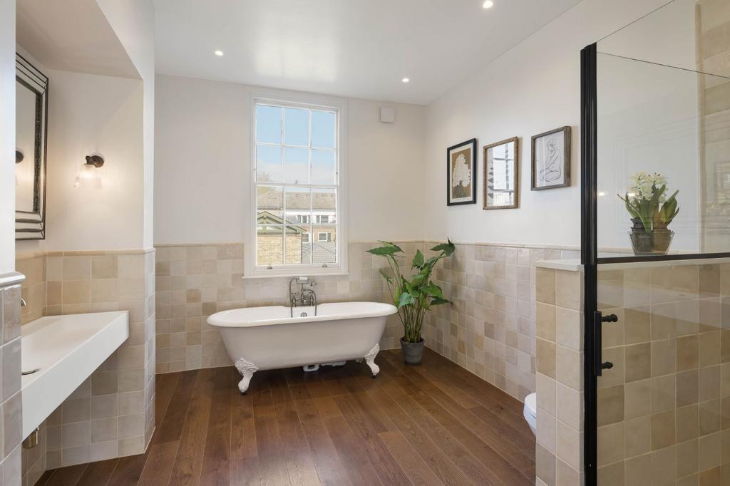 En Suite Bathroom