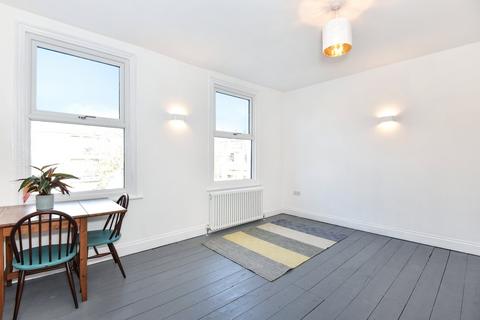 2 bedroom apartment for sale, Elmington Road, London