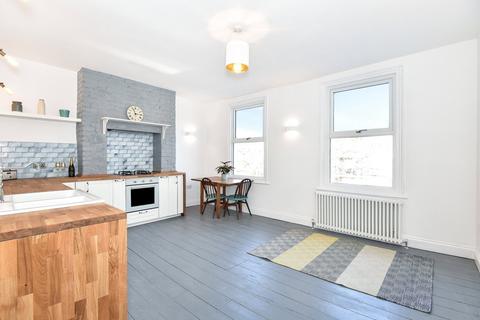 2 bedroom apartment for sale, Elmington Road, London