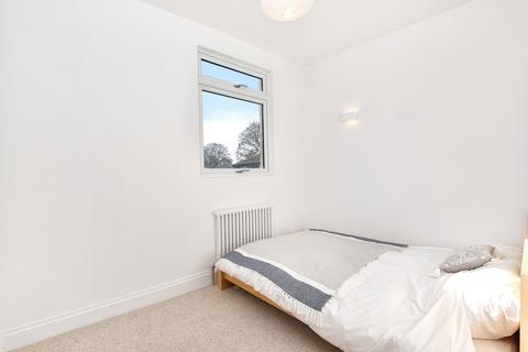 2 bedroom apartment for sale, Elmington Road, London