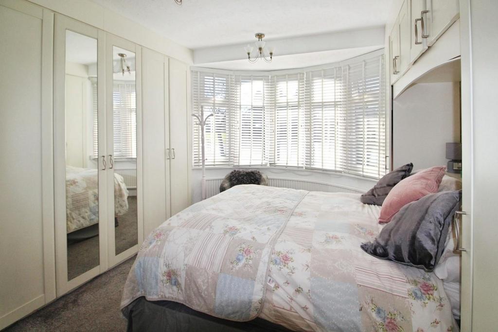 Bedroom 2 -2.JPG