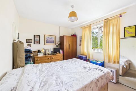 5 Farmington Close, Abbeymead, Gloucester, GL4 4XA