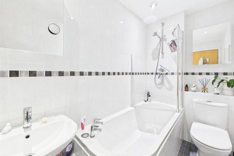 5 Farmington Close, Abbeymead, Gloucester, GL4 4XA