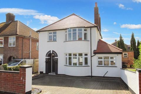 3 bedroom detached house for sale, Icknield Way, Letchworth Garden City, SG6