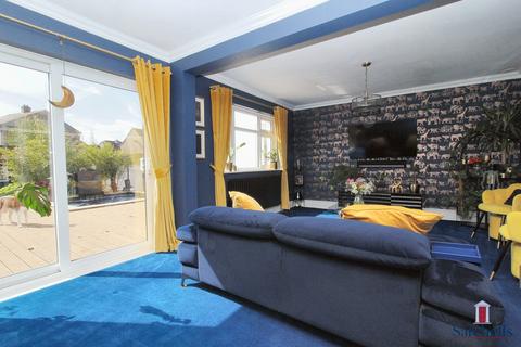 3 bedroom detached house for sale, Icknield Way, Letchworth Garden City, SG6