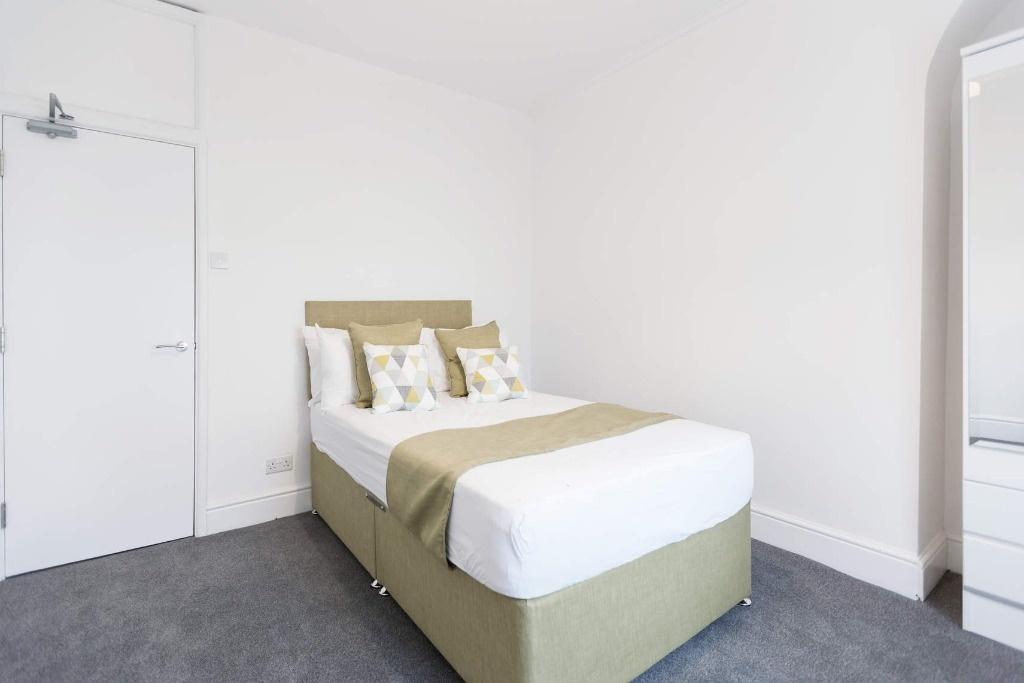 This inviting double bedroom features a stylish...