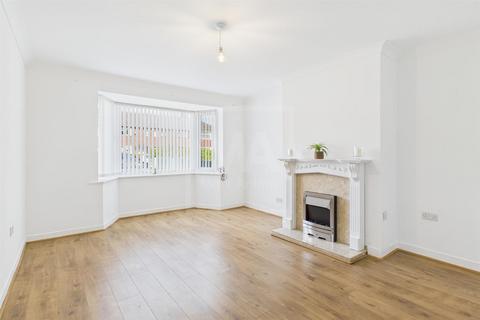 3 bedroom semi-detached house to rent, Capesthorne Road, Warrington