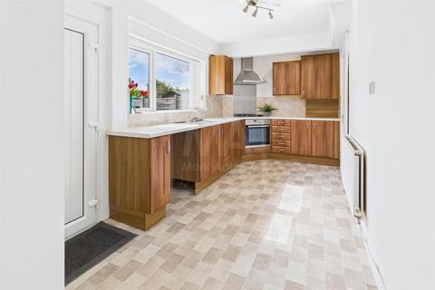 3 bedroom semi-detached house to rent, Capesthorne Road, Warrington