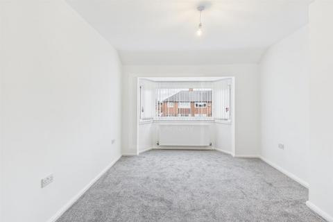 3 bedroom semi-detached house to rent, Capesthorne Road, Warrington
