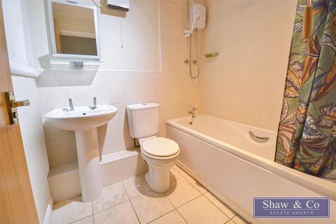 1 bedroom flat for sale, Lampton Road, Hounslow TW3