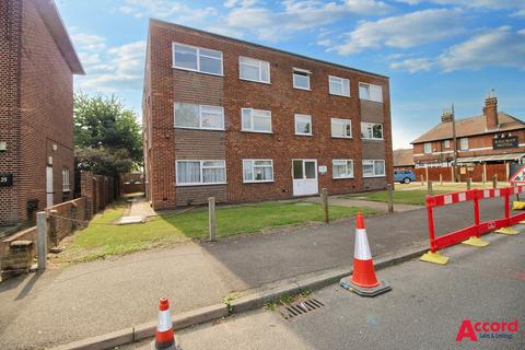 2 bedroom flat to rent, Station Road, West Horndon, CM13